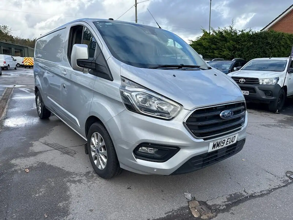2019-ford-transit-custom-20tdci-300-l2h1-limited-130pseu6-panel-van-big-10