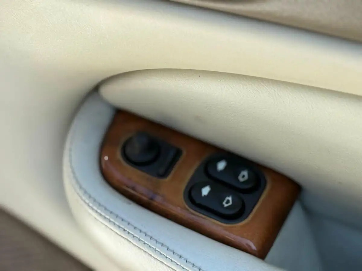2003-jaguar-xkr-42-coupe-big-41