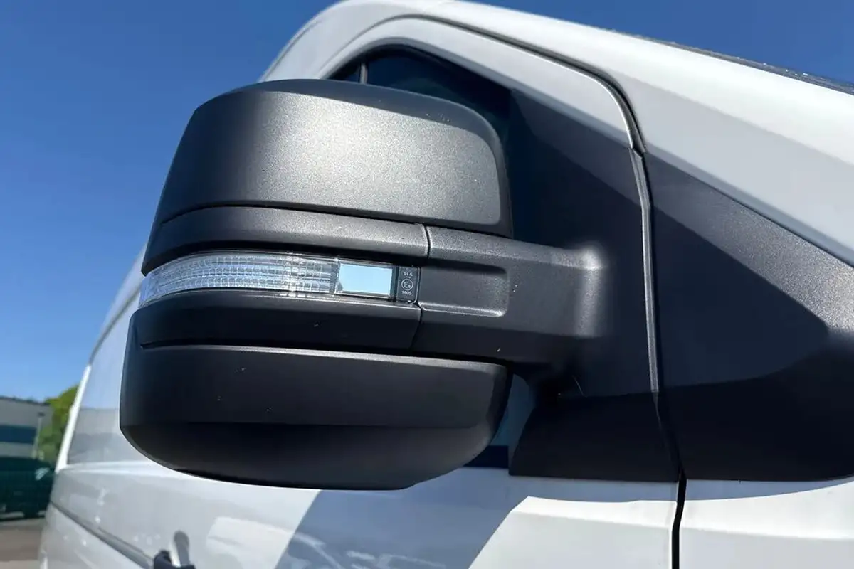 2024-volkswagen-crafter-20tdi-cr35-mwb-commerce-140pseu6d-panel-van-big-24
