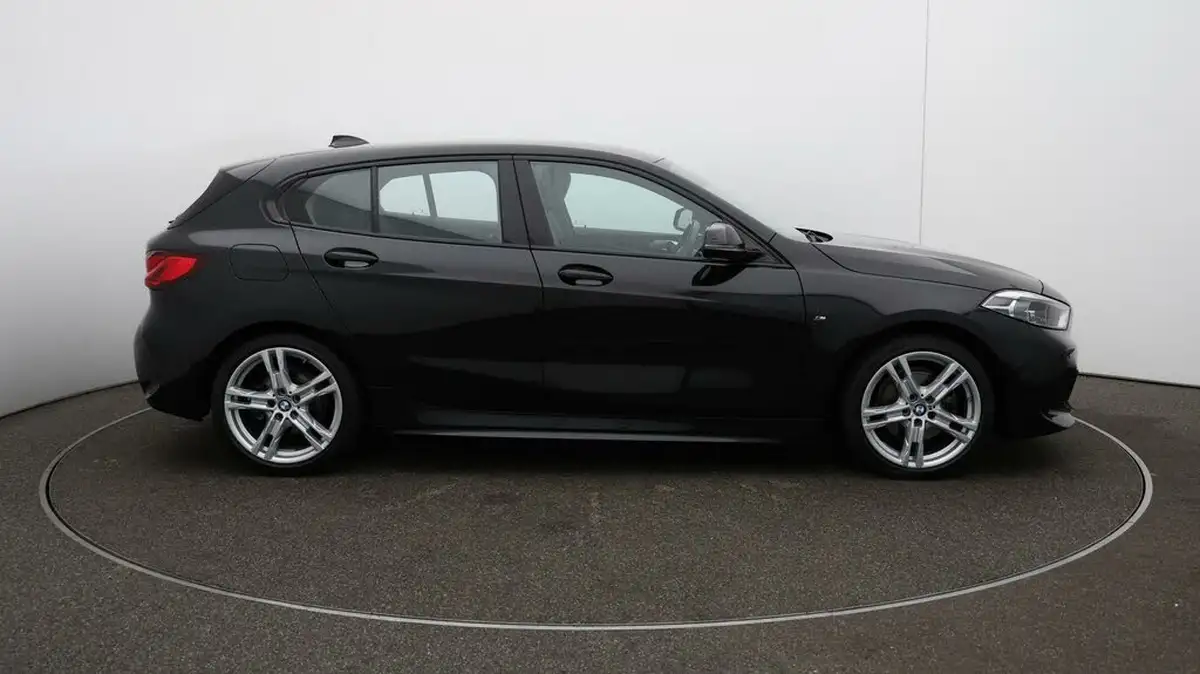 2022-bmw-1-series-15-118i-m-sport-lcp-big-47
