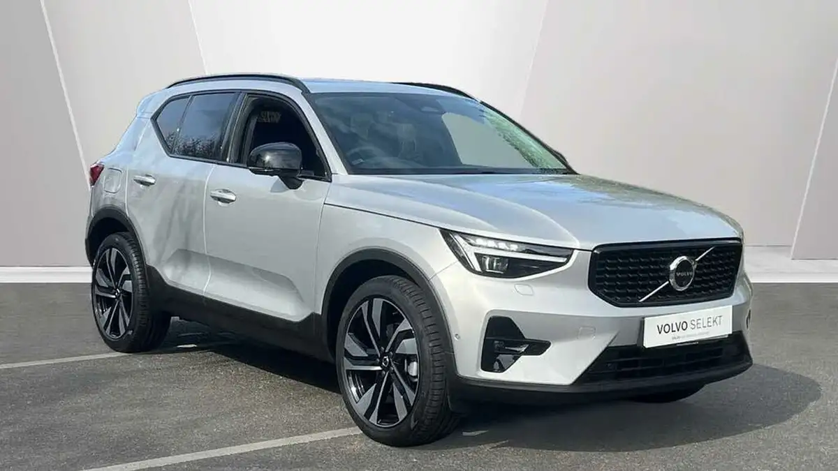 2024-volvo-xc40-20-b4-ultra-bright-big-0