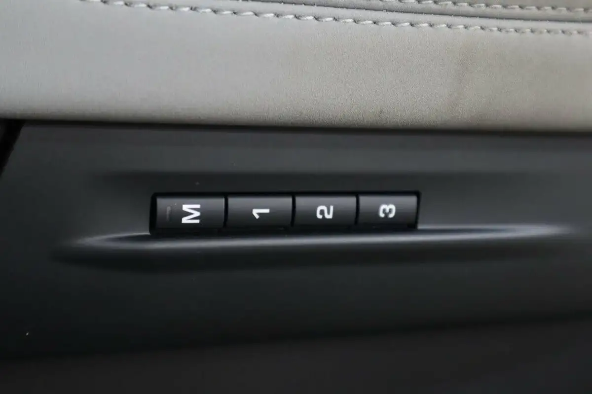 2022-land-rover-range-rover-evoque-20-d200-r-dynamic-se-big-25