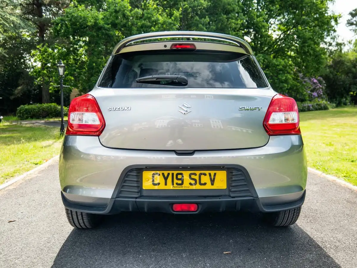 2019-suzuki-swift-12-dualjet-attitude-big-25