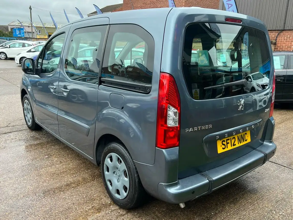 2012-peugeot-partner-16td-tepee-s-92-big-42