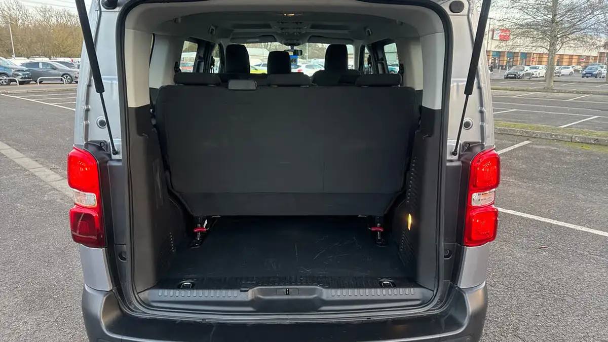 2022-citroen-spacetourer-e-business-edition-m-big-18