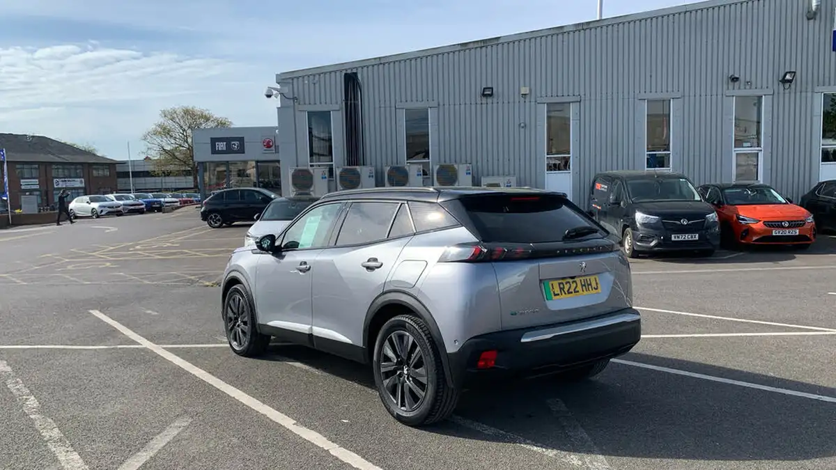 2022-peugeot-2008-suv-e-gt-premium-big-4