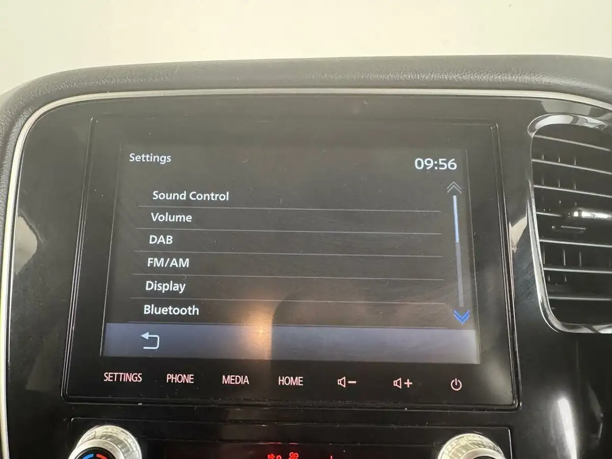 2021-mitsubishi-outlander-24-dynamic-safety-phev-big-32