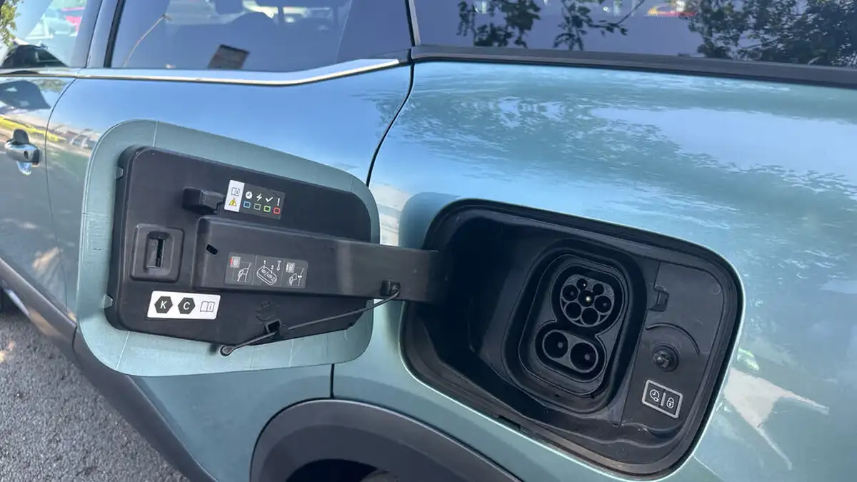 2022-citroen-c4-e-shine-plus-big-46