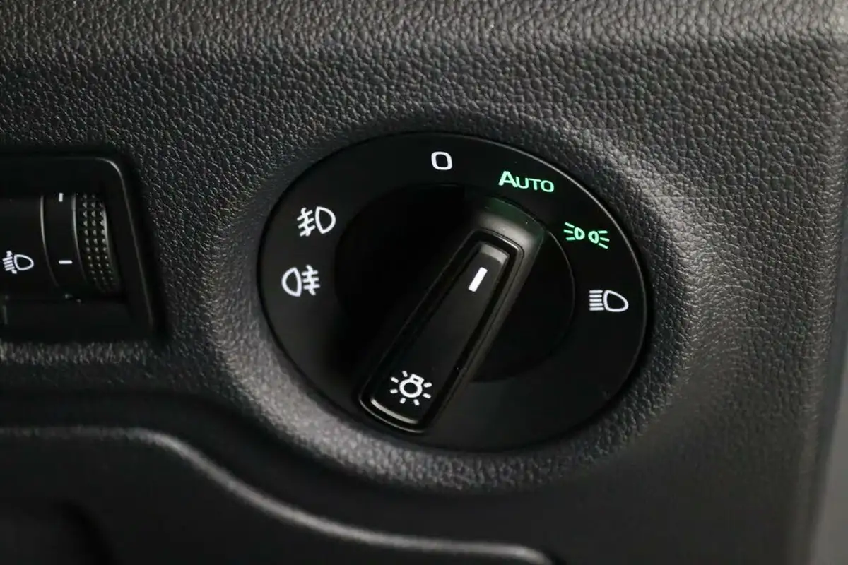 2024-skoda-fabia-10-tsi-se-comfort-116ps-big-17
