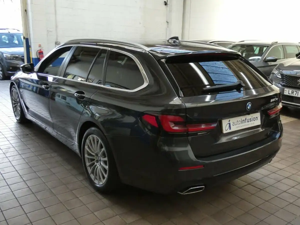 2022-bmw-5-series-20-530e-se-touring-5d-big-24