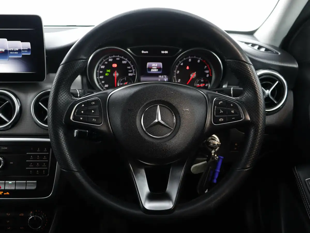 2020-mercedes-benz-gla-class-16-gla-180-urban-edition-7g-dct-big-15