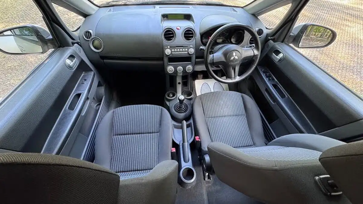 2008-mitsubishi-colt-15td-cz2-big-3
