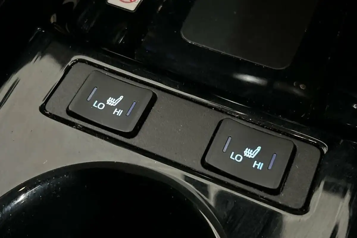 2021-toyota-prius-18-vvt-i-business-edition-plus-15in-alloys-cvt-big-19