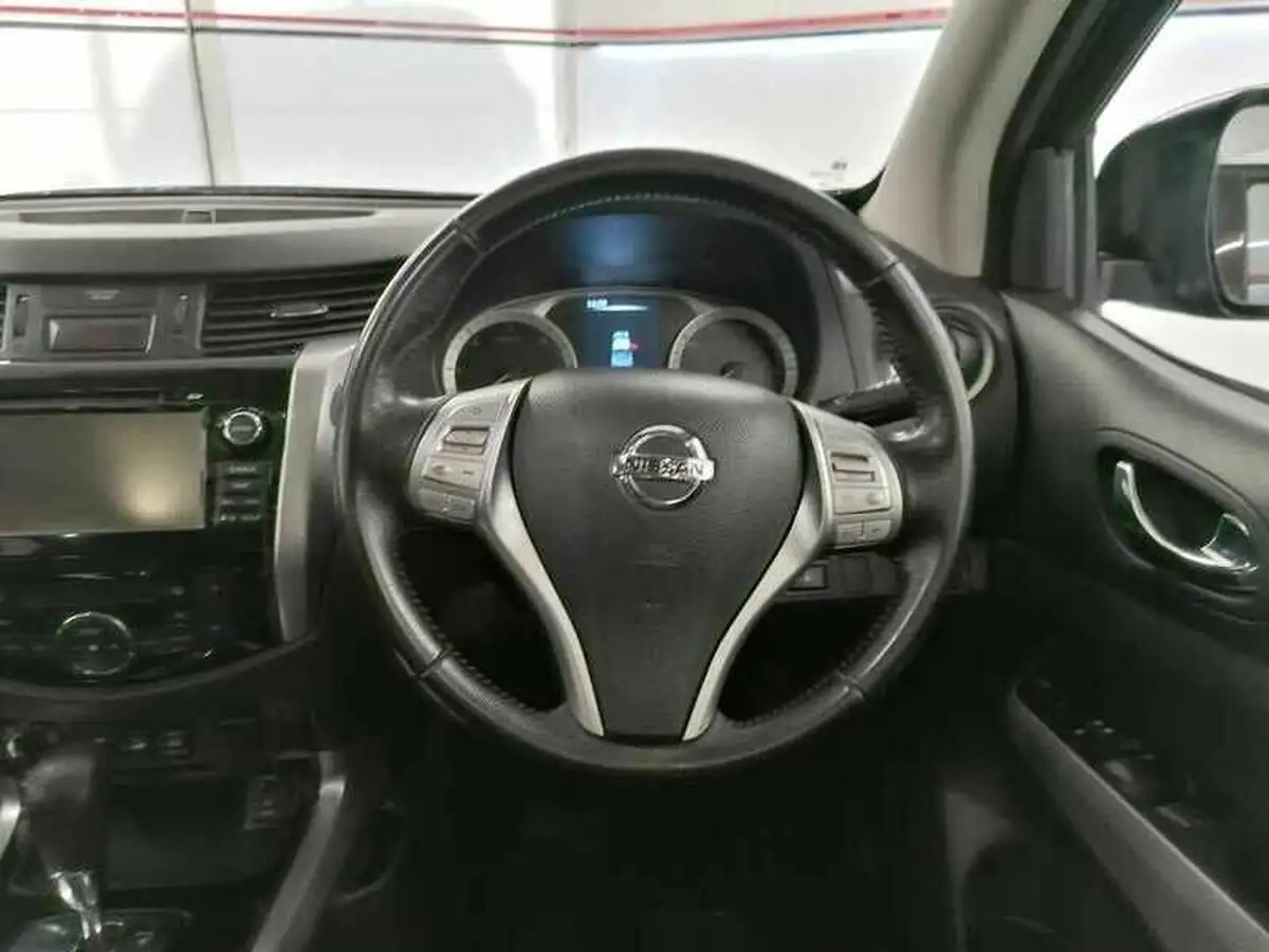 2019-nissan-navara-23dci-off-roader-at32-auto-big-9