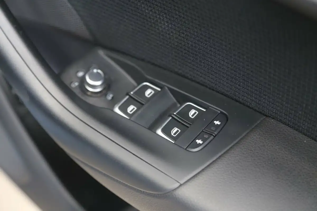 2015-audi-q3-14-s-line-cod-ss-big-45