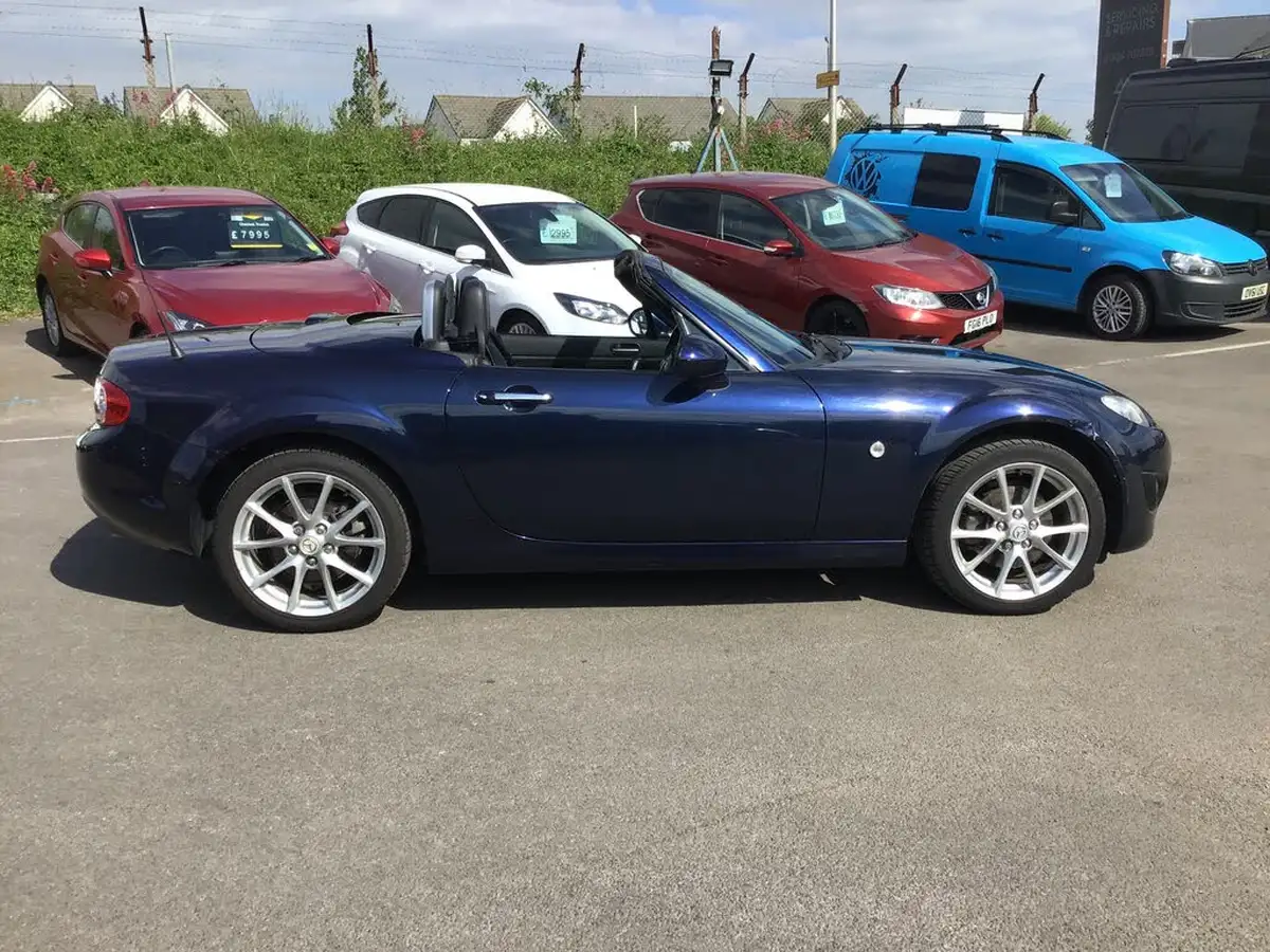 2010-mazda-mx-5-20-roadster-auto-big-8