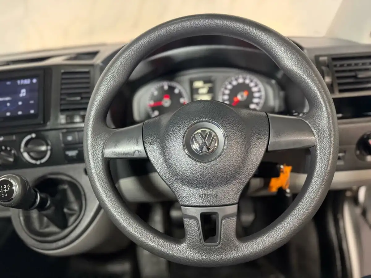 2014-volkswagen-transporter-shuttle-20td-t30-s-102ps-swb-big-22