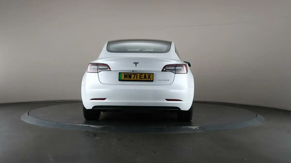2021-tesla-model-3-e-long-range-awd-big-32