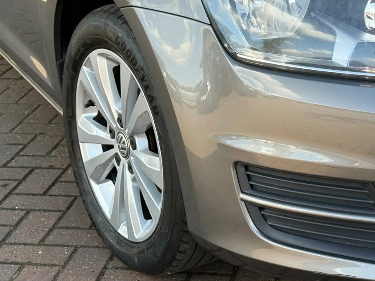 2014-volkswagen-golf-20tdi-se-ss-hatchback-5d-dsg-big-29