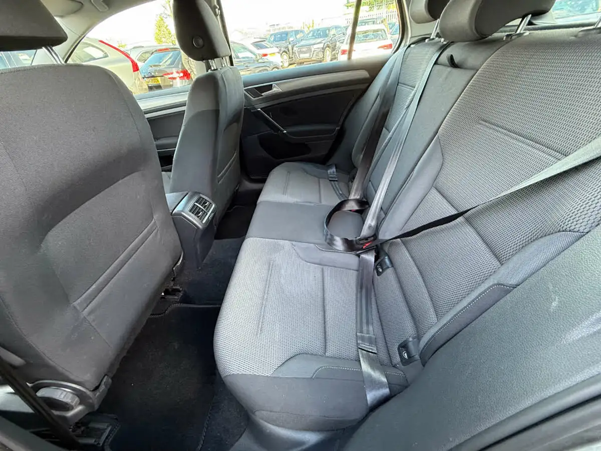 2014-volkswagen-golf-20tdi-se-ss-hatchback-5d-dsg-big-25