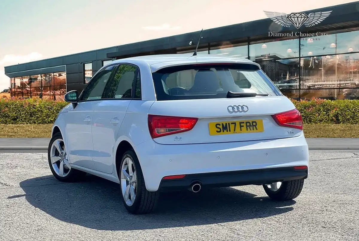 2017-audi-a1-16tdi-sportback-5d-big-3