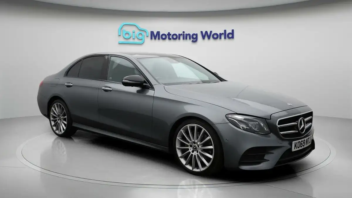 2020-mercedes-benz-e-class-20d-e300d-amg-line-edition-premium-plus-saloon-4d-big-1