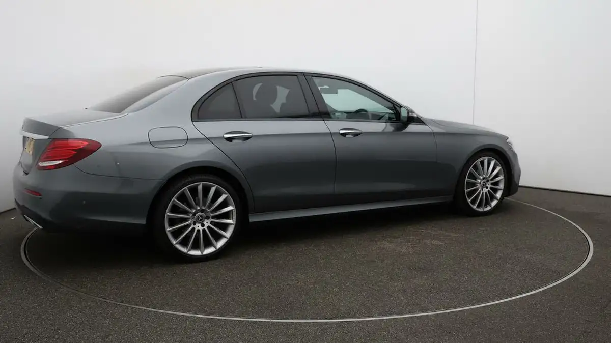 2020-mercedes-benz-e-class-20d-e300d-amg-line-edition-premium-plus-saloon-4d-big-53