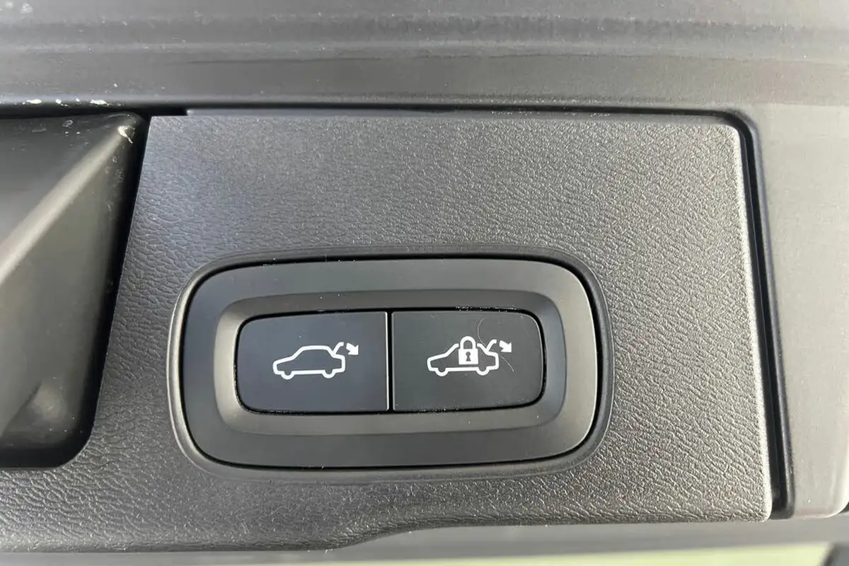 2024-volvo-xc60-20-b5-plus-big-26