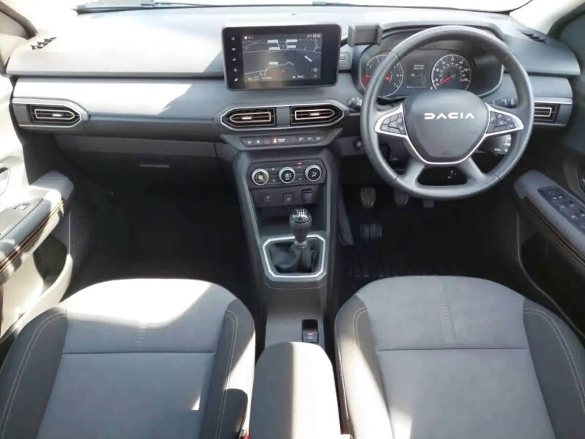 2024-dacia-sandero-stepway-10-tce-extreme-90bhp-big-2