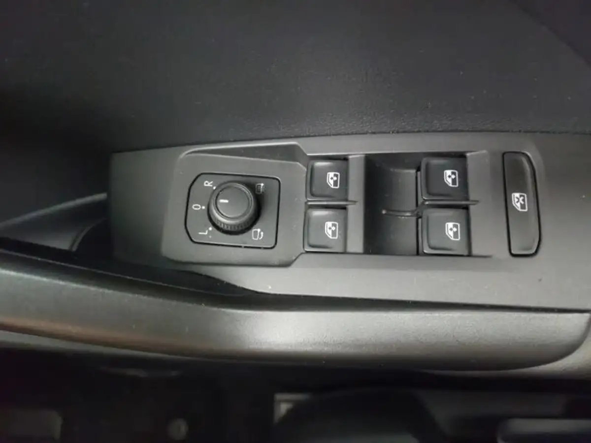 2022-volkswagen-t-cross-10-tsi-black-edition-110ps-big-13