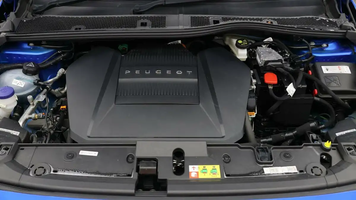 2021-peugeot-208-e-gt-premium-big-18