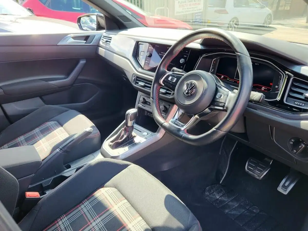 2019-volkswagen-polo-20-tsi-gti-big-19