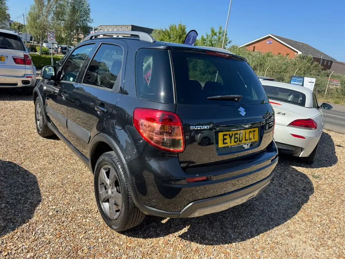 2010-suzuki-sx4-big-9