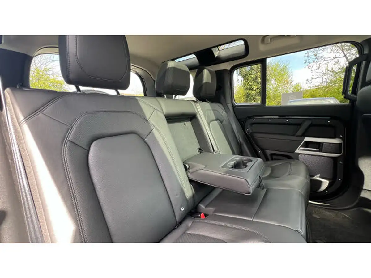 2024-land-rover-110-defender-30-d250-xs-edition-big-33
