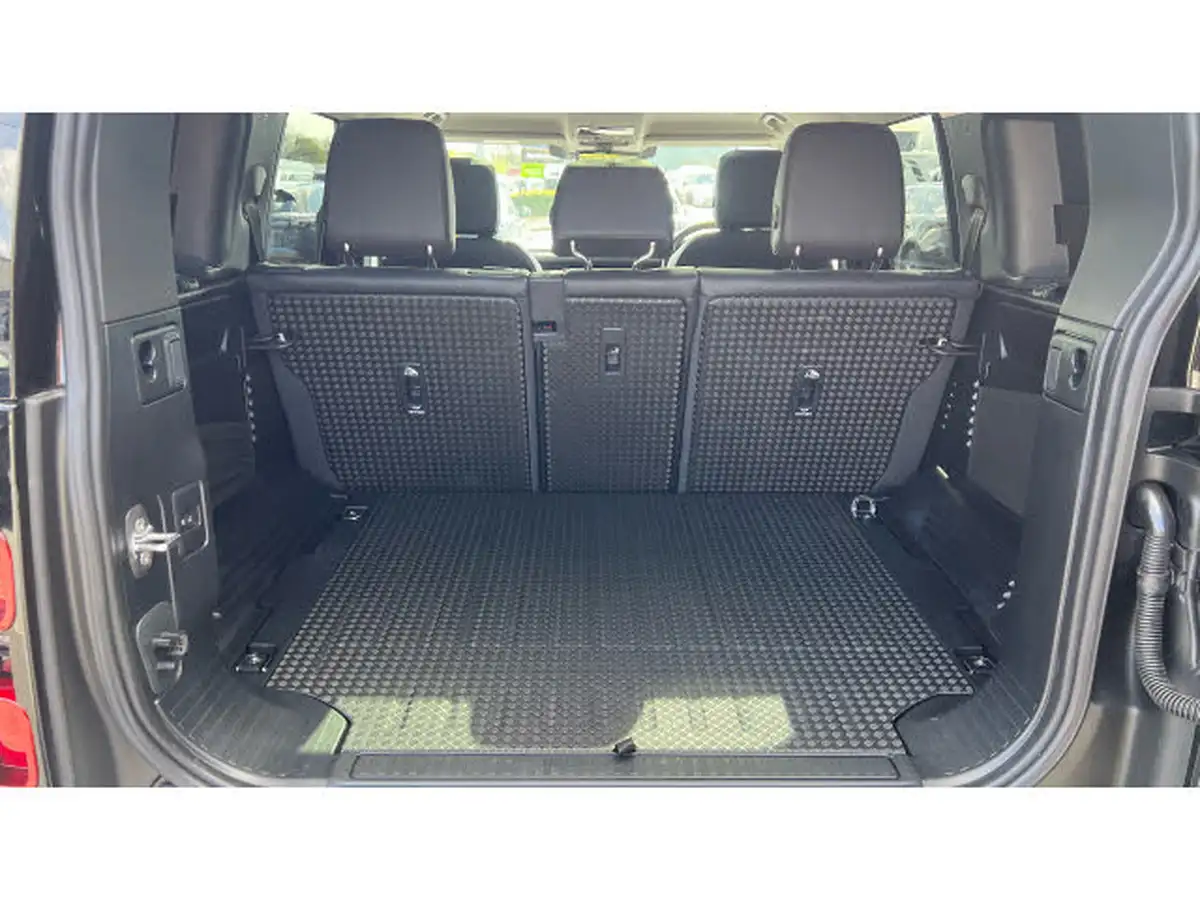 2024-land-rover-110-defender-30-d250-xs-edition-big-9
