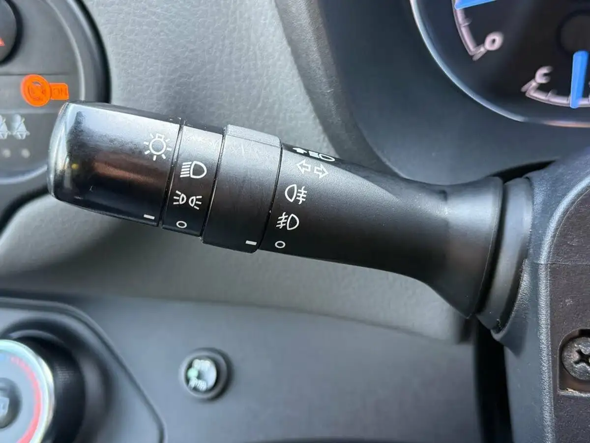 2017-toyota-yaris-10-vvt-i-icon-tech-big-26