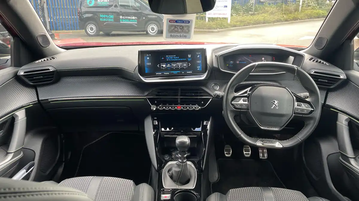 2022-peugeot-2008-suv-12-puretech-gt-big-3