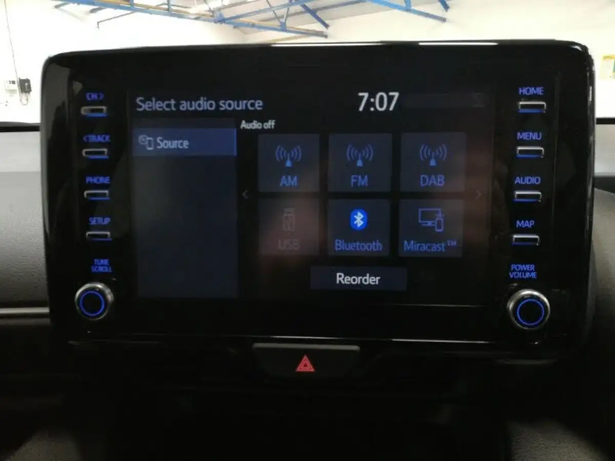 2021-toyota-yaris-15-vvt-i-design-big-16