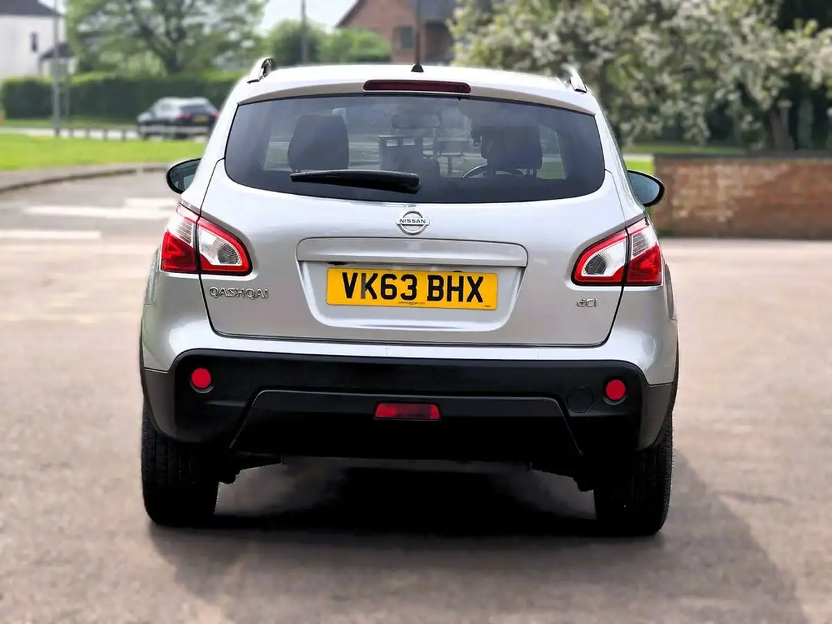 2013-nissan-qashqai-15td-360-big-15