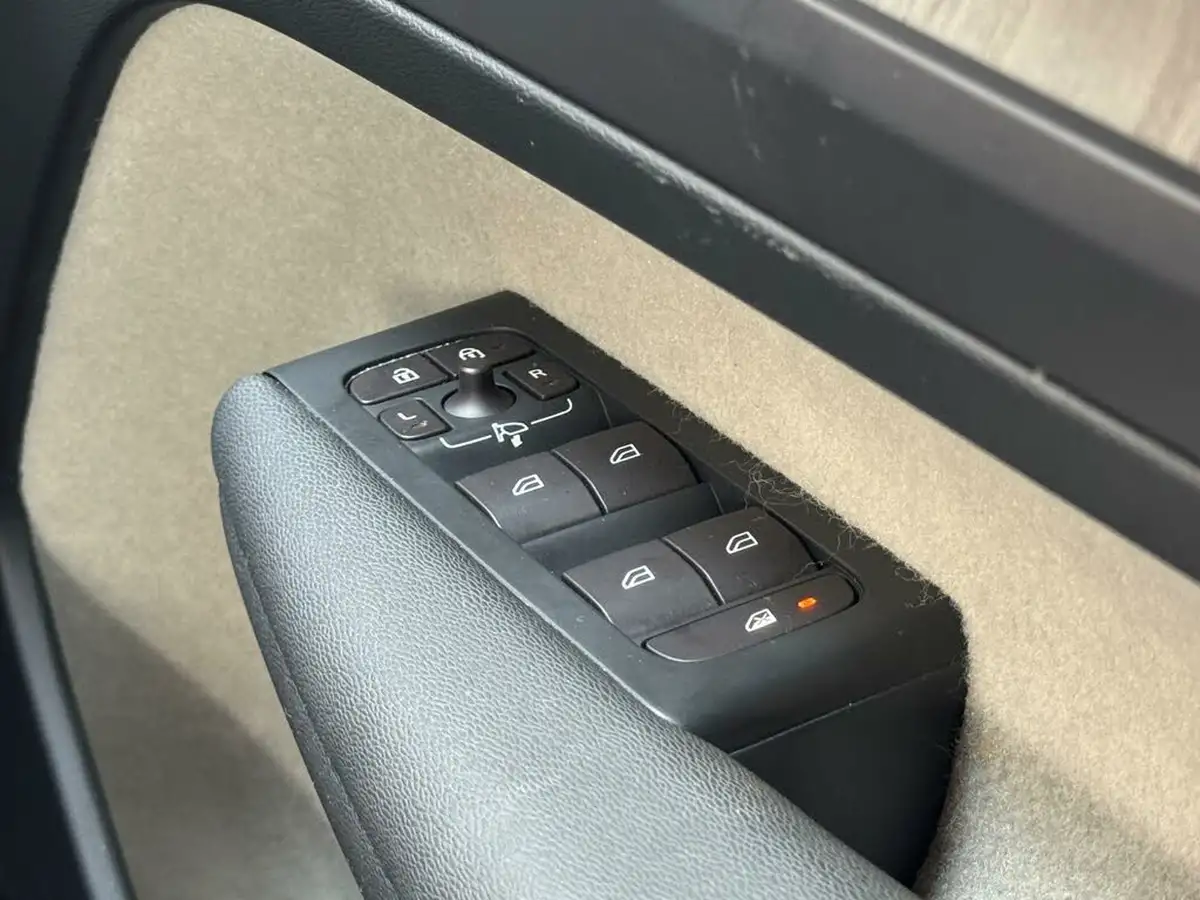 2019-volvo-xc40-20-t4-inscription-awd-big-21