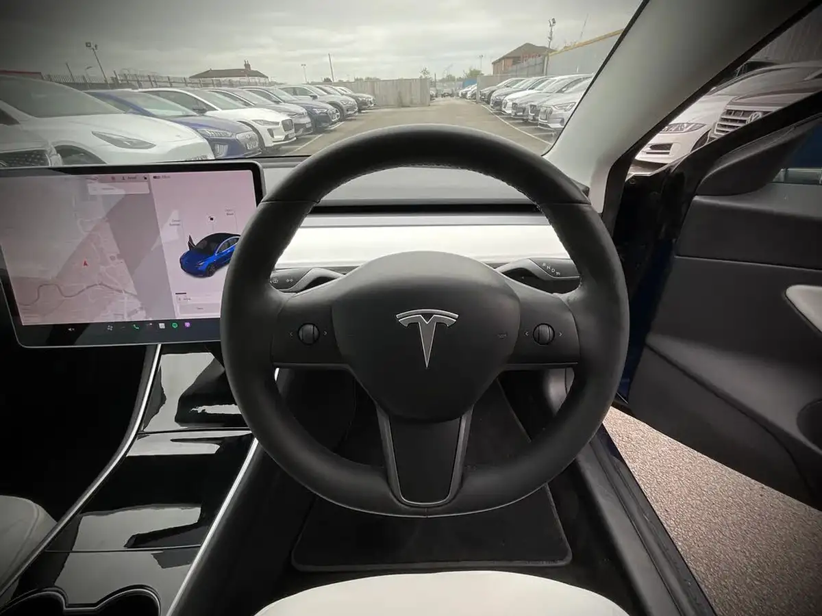 2020-tesla-model-3-e-performance-big-21