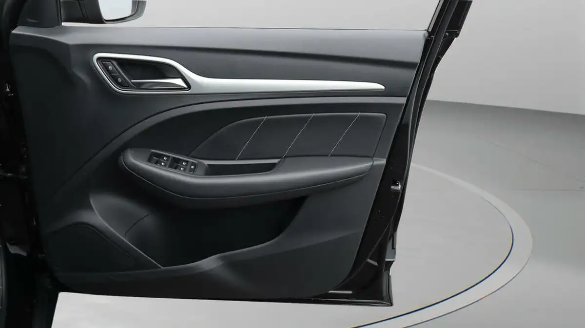2019-mg-zs-suv-10t-gdi-exclusive-111ps-big-15