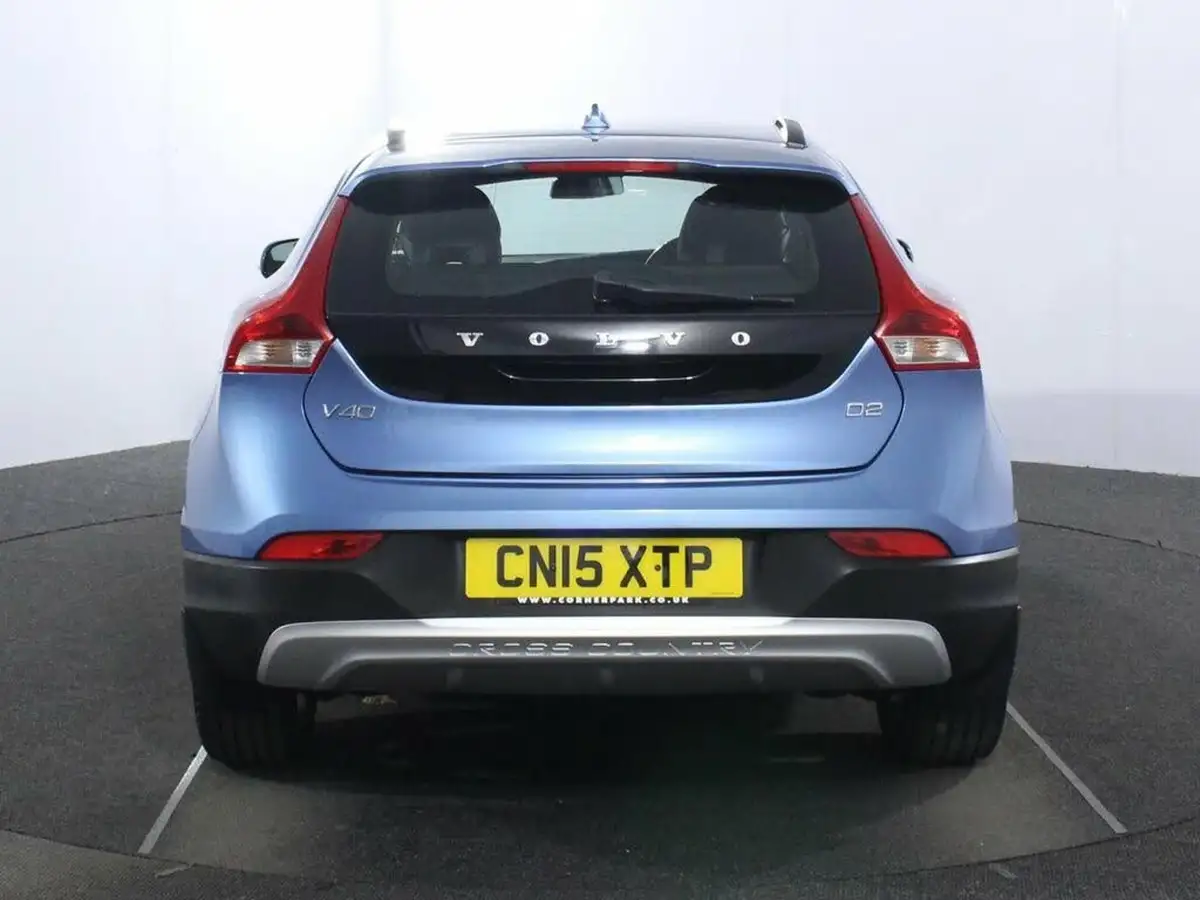 2015-volvo-v40-16td-d2-cross-country-lux-powershift-big-5