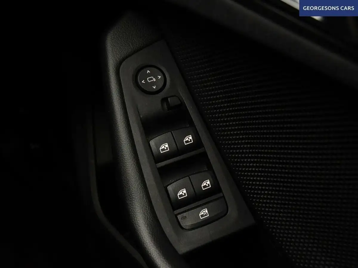 2020-bmw-1-series-15td-116d-se-big-47