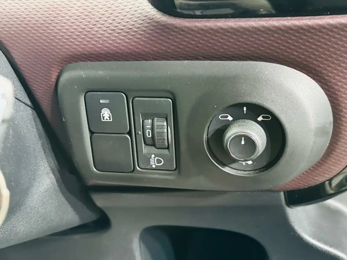 2018-citroen-c4-cactus-12-puretech-flair-110ps-eat6-big-13