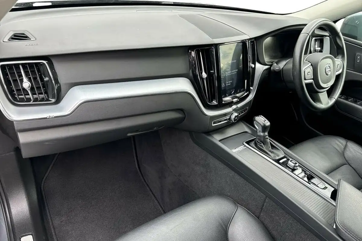 2020-volvo-xc60-20td-d4-momentum-big-1