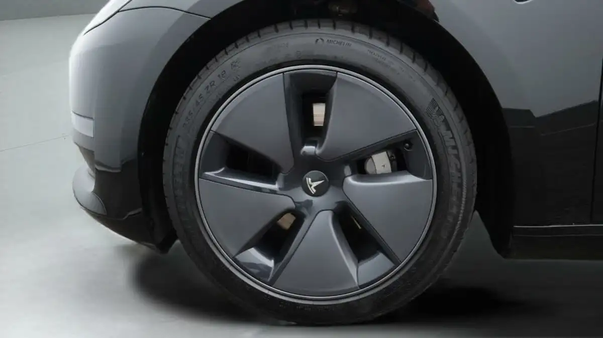 2022-tesla-model-3-e-long-range-big-18