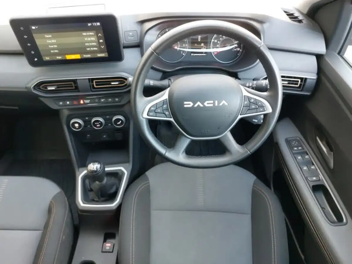 2023-dacia-sandero-stepway-10-tce-essential-90bhp-big-6