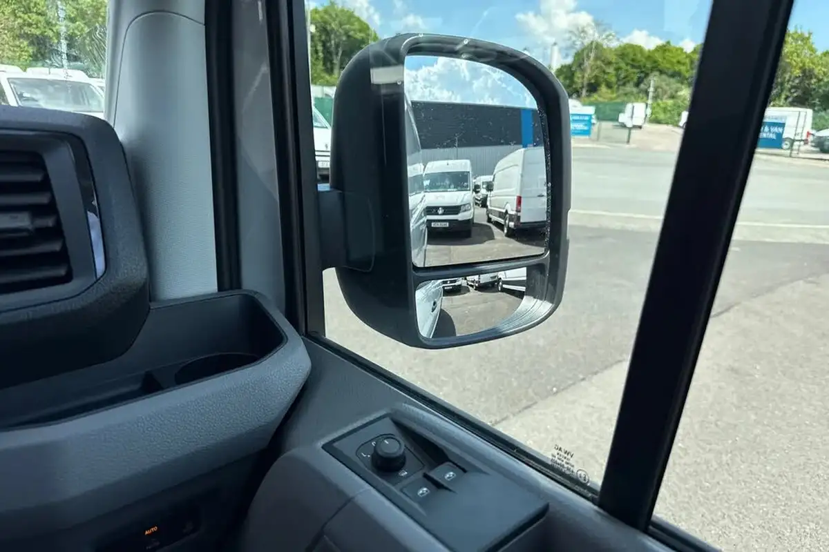 2024-volkswagen-crafter-20tdi-cr35-lwb-commerce-plus-140pseu6d-big-19