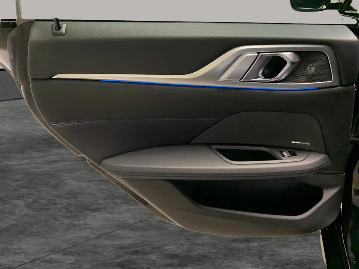 2022-bmw-i4-e-edrive40-m-sport-big-35